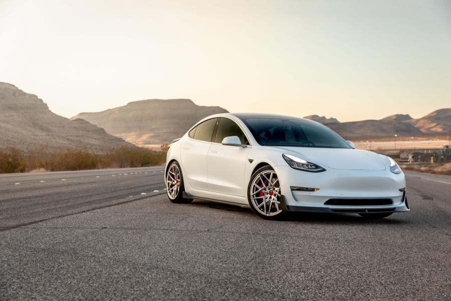  Tesla Model 3 VOLTA by Vorsteiner 2019 года  (фото 34 из 40)